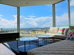 Luxury Central Hilltop Apartment With Great Views